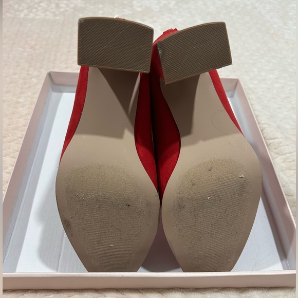 Red boot - Picture 2 of 4